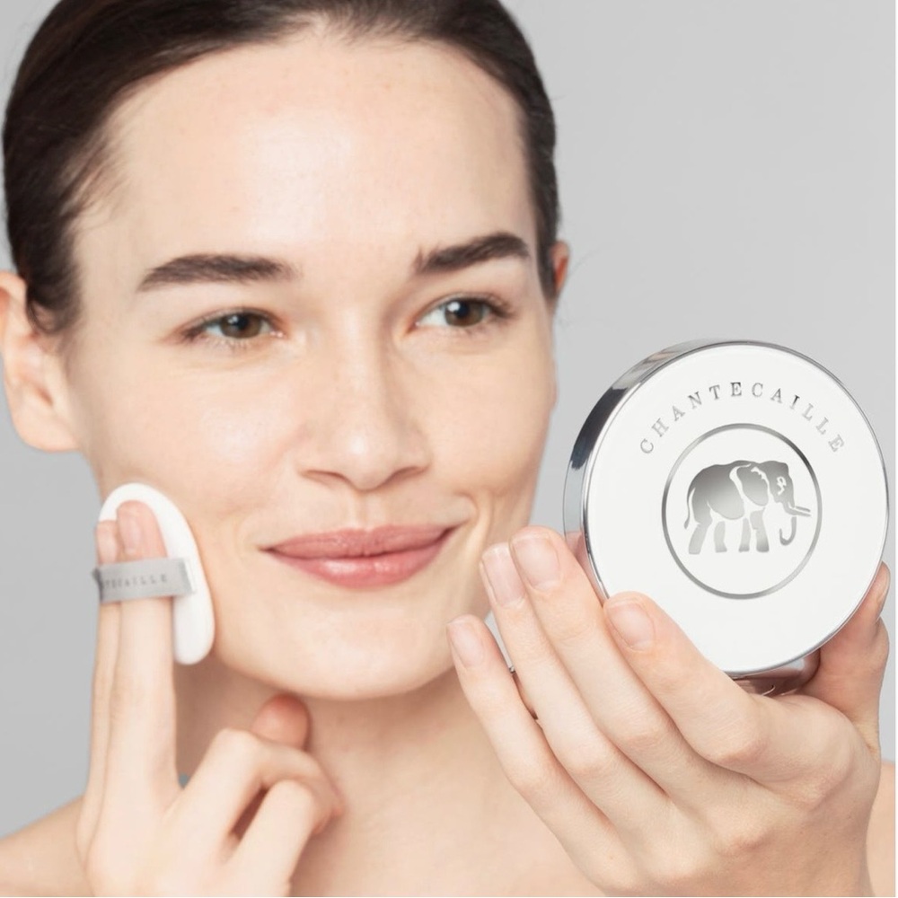 Alabaster Chantecaille Future Skin Cushion Skincare Foundation Refill - Picture 2 of 5